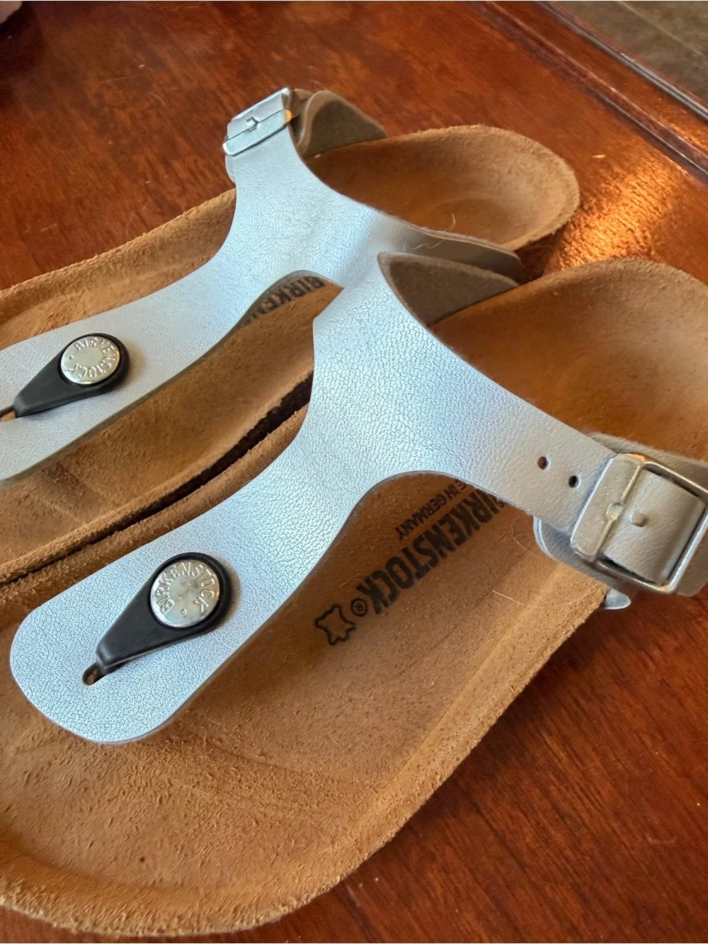Birkenstock girls silver gizeh Thong Sandals with Buckle NWOT